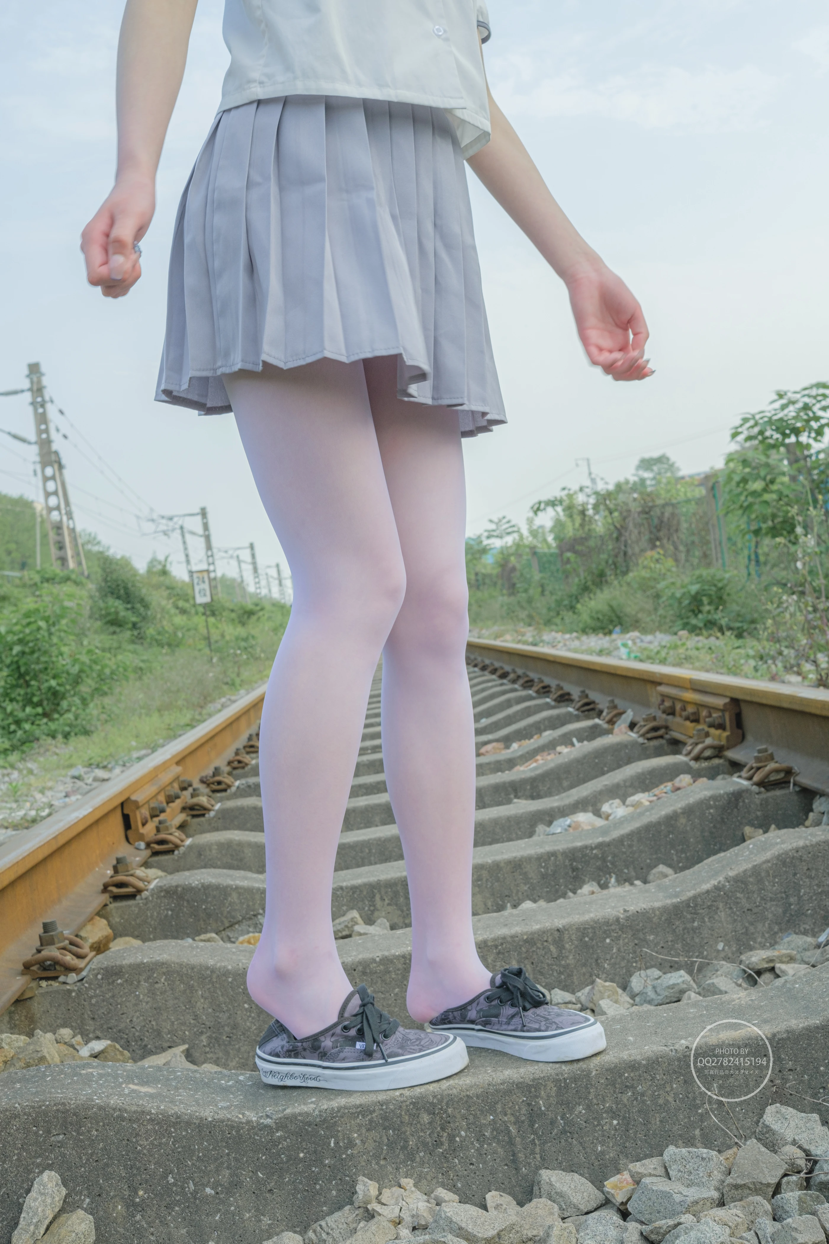 森萝财团 有料 NO.038 吸吸 铁轨边的JK白丝美少女 [60P]插图7
